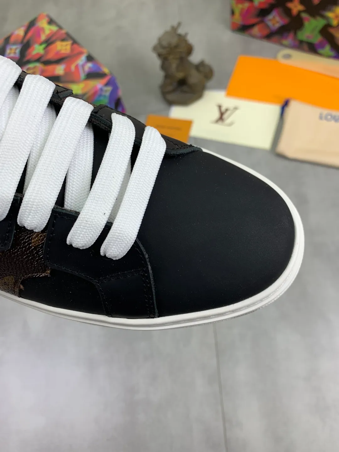 Men's men's shoes P520💰【New style】🆘High quality cowhide【Louis Vuitton】LV official website's latest model🎁casual and fashionable men's shoes👟hot style💥simple and elegant style, exclusive for trendy men. Unique official website's latest brand elements👑original decoration, fashionable and generous, the fabric is made of original denim➕comfortable and breathable mesh lining➕cow leather feet ✅The official website specifies wear-resistant casual outsole, the classic model is taken in real life🎬Color: 4️⃣colors available😍Number of codes: 38-44 Full set of packaging